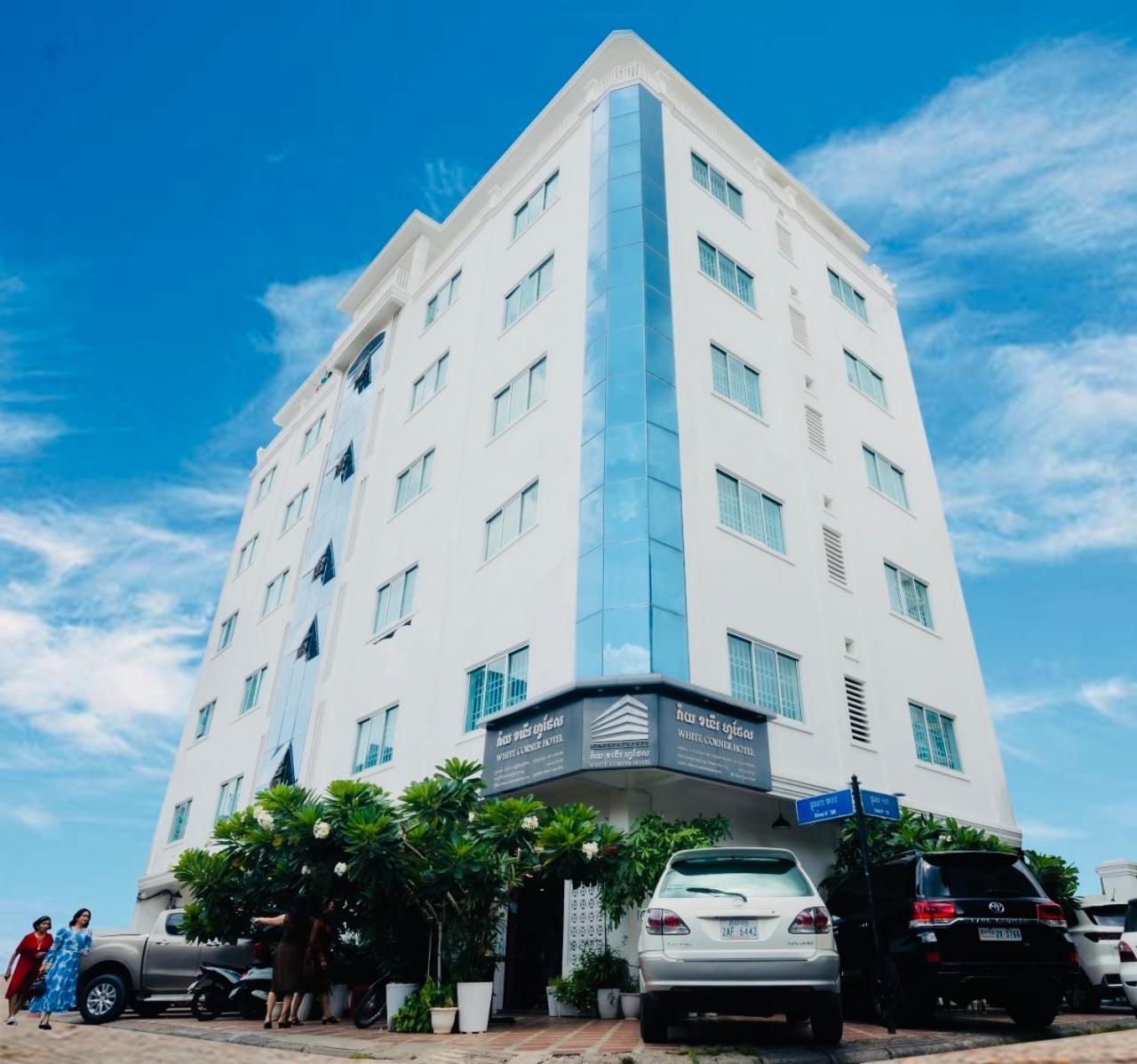 White Corner Hotel Phnom Penh Exterior photo