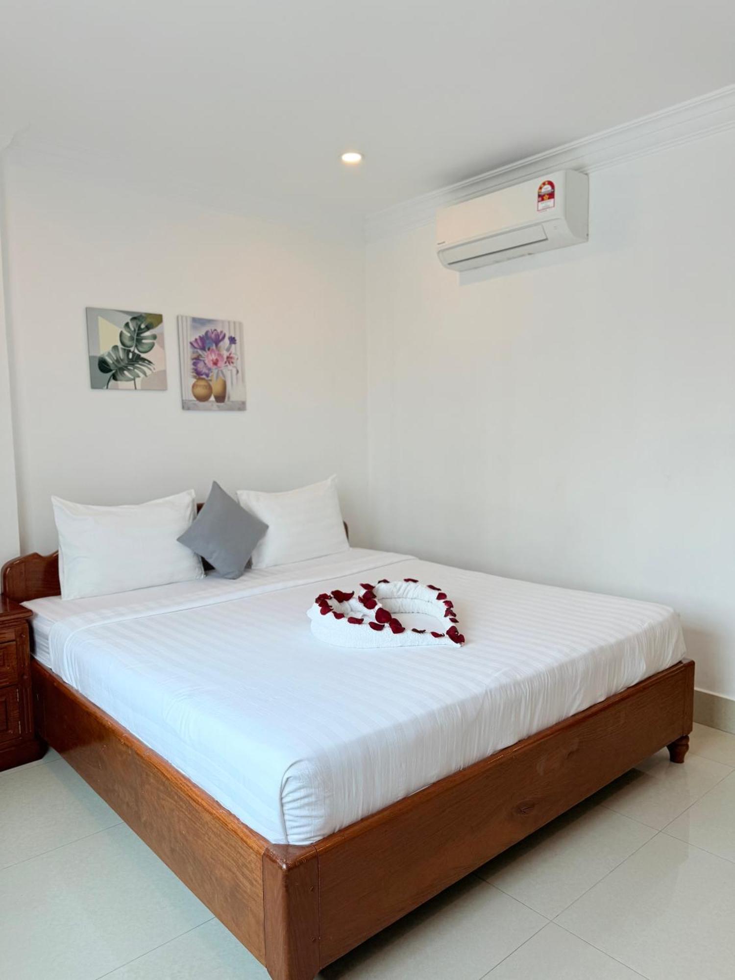 White Corner Hotel Phnom Penh Exterior photo